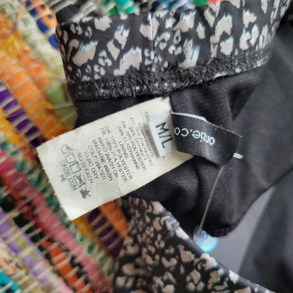 Onzie Aerial Bra 🖤 - Picture 3 of 4